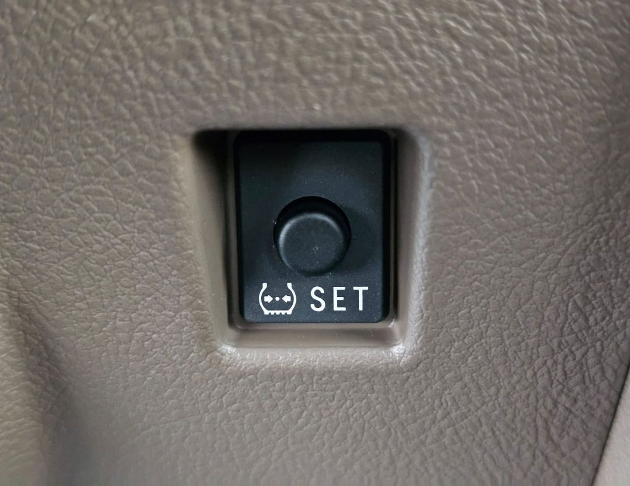 Toyota Land Cruiser Pick Up LC79 SINGLE CABIN || 4.0L PETROL V6 A/T | RADAR | FULL OPTION (CODE # SC)