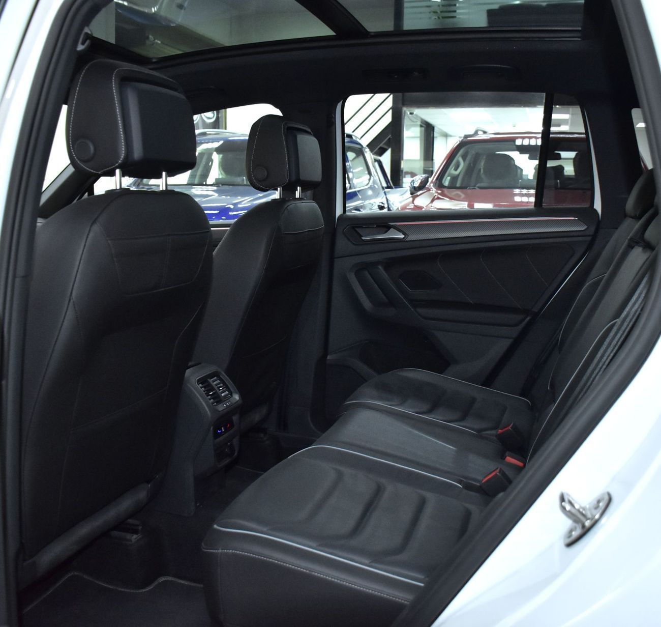 فولكس واجن تيجوان آر-لاين بريميوم Volkswagen Tiguan 4Motion ( 2024 Model ) in White Color GCC Specs