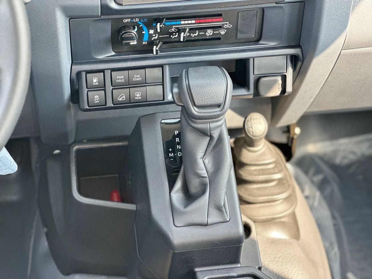 Toyota Land Cruiser 70 LC 78 HARDTOP 4.0L AT