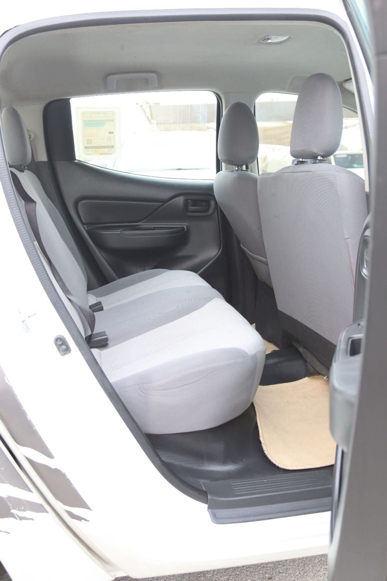 Mitsubishi L200 GL ACCIDENTS FREE - GCC - DOUBLE CABIN - 2WD - PERFECT CONDITION INSIDE OUT