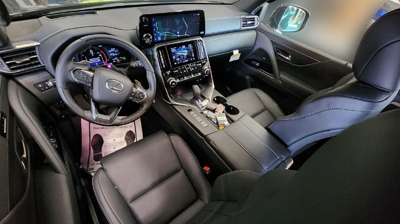 Lexus LX700h SIGNATURE | 2-YEAR WARRANTY + SERVICE AVAILABLE | IN-HOUSE FINANCING