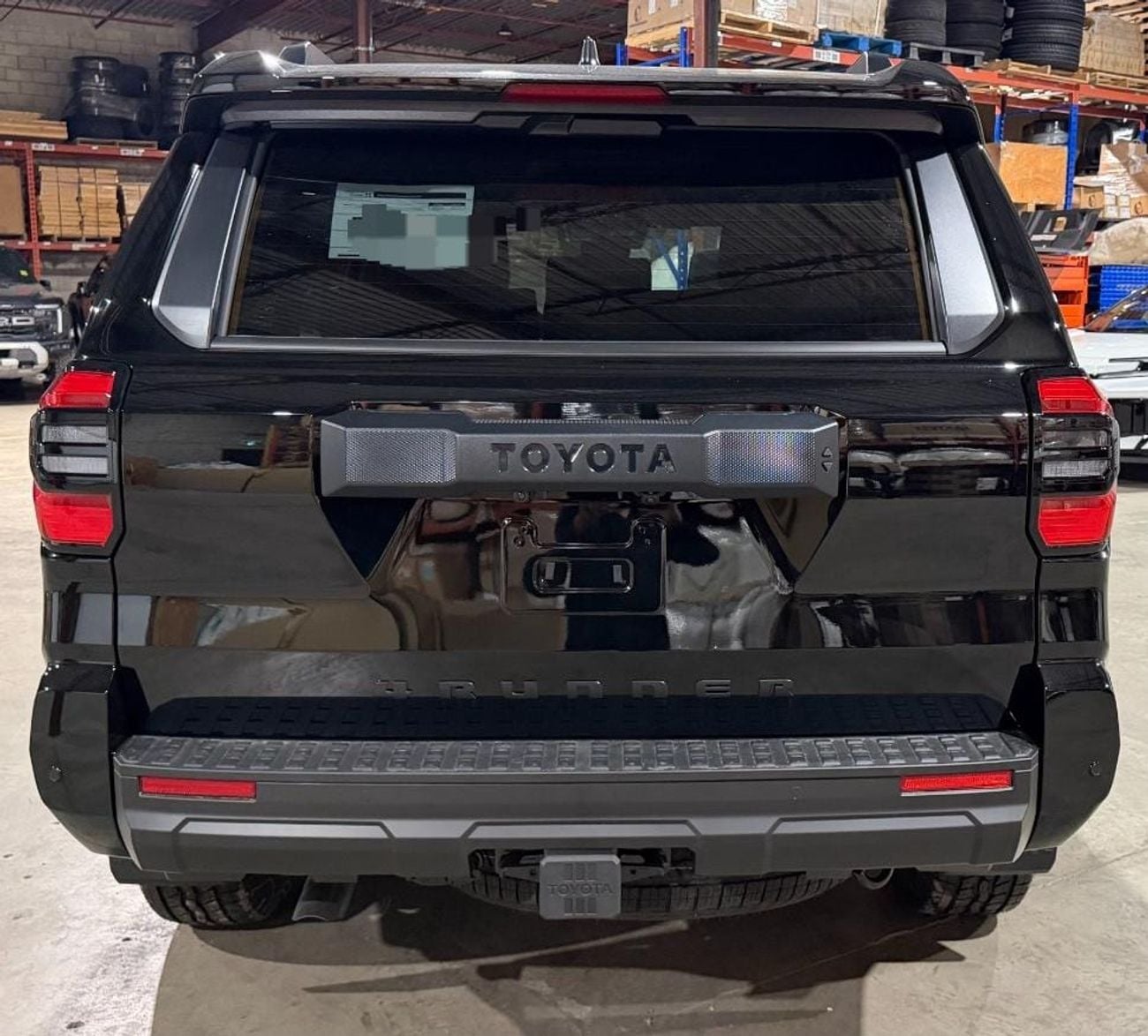 تويوتا فور رنر TRD OFFROAD PREMIUM بنزين TRD OFFROAD PREMIUM 5-Str