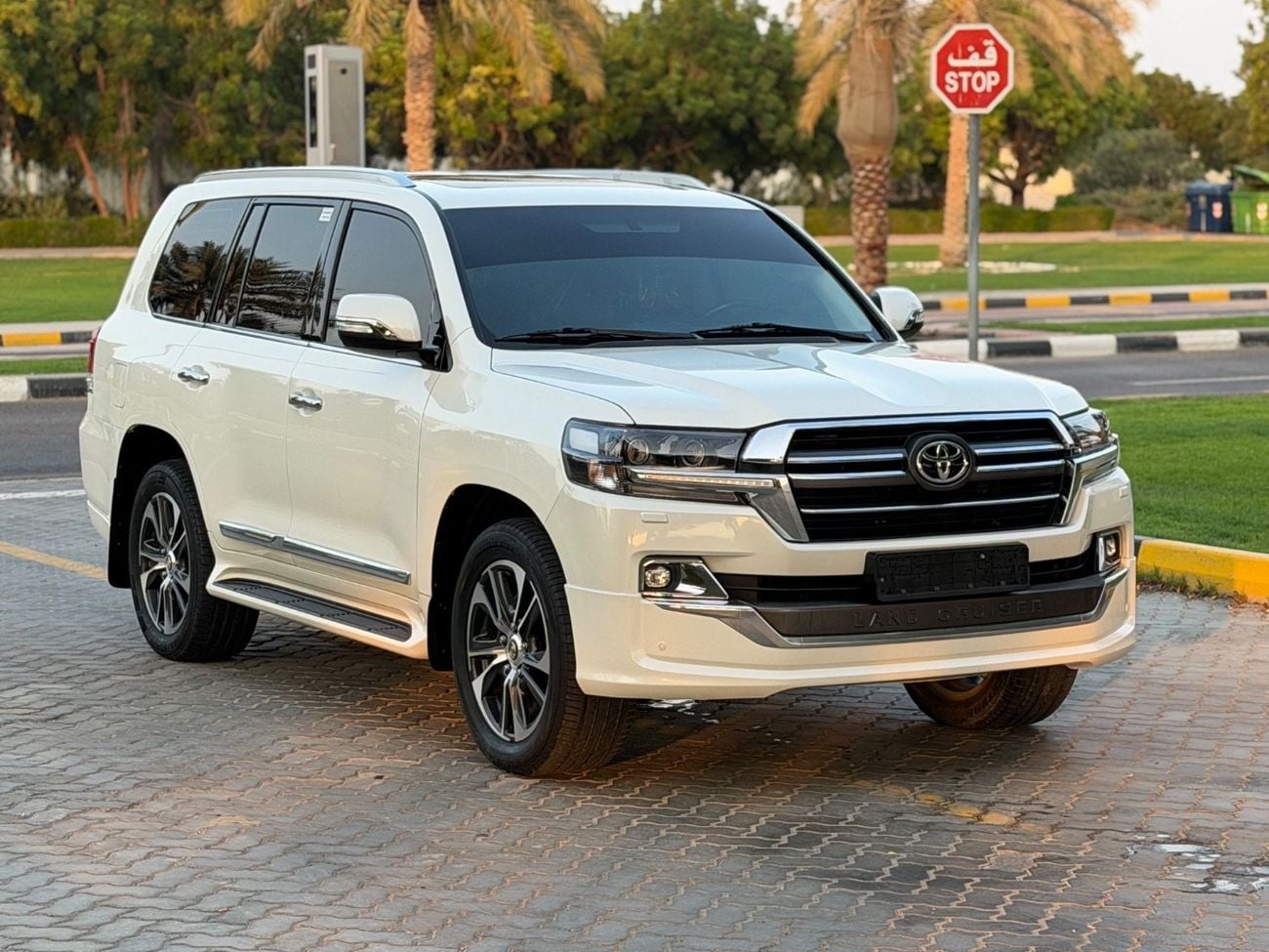 Toyota Land Cruiser GXR Grandturing V8