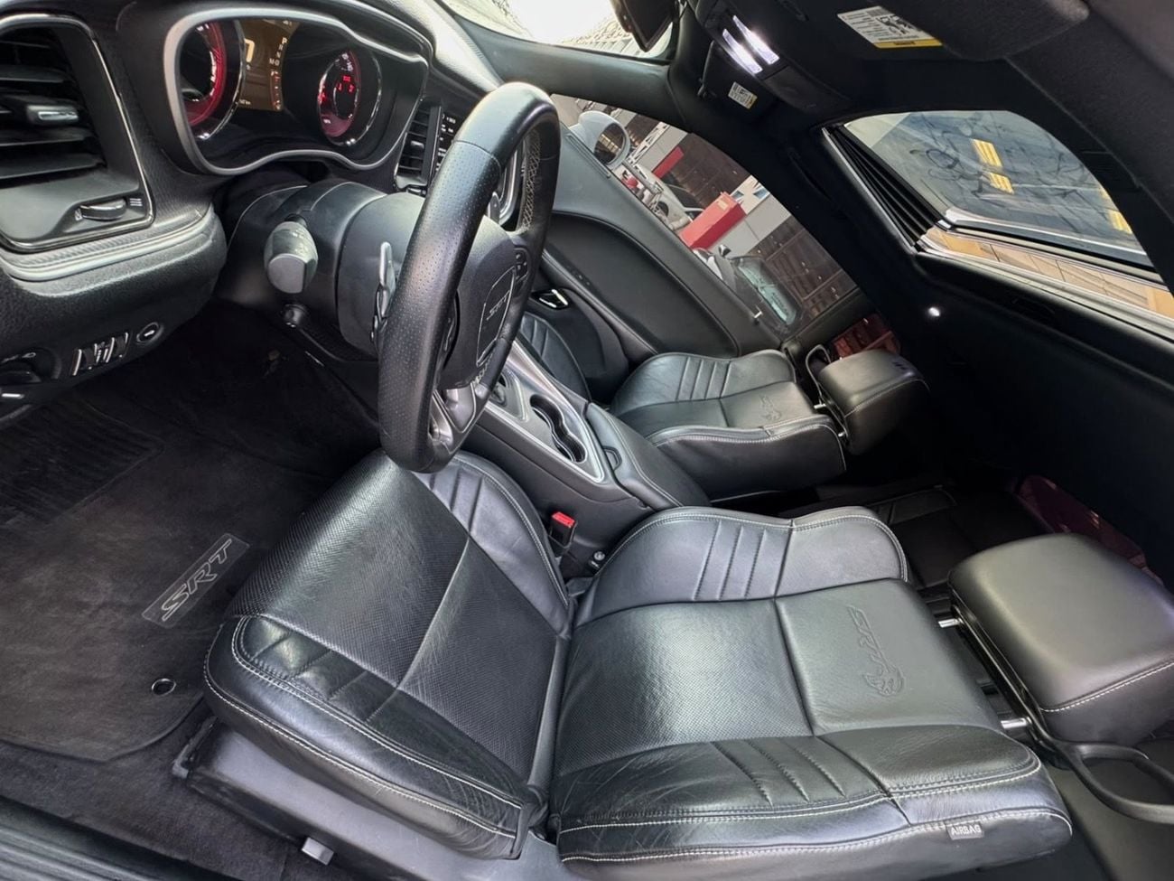 Dodge Challenger HELLCAT 707HP / 6.2L V8 / LOW MILEAGE / SUNROOF / LEATHER SEATS / BLIND SPOTS / REMOTE START