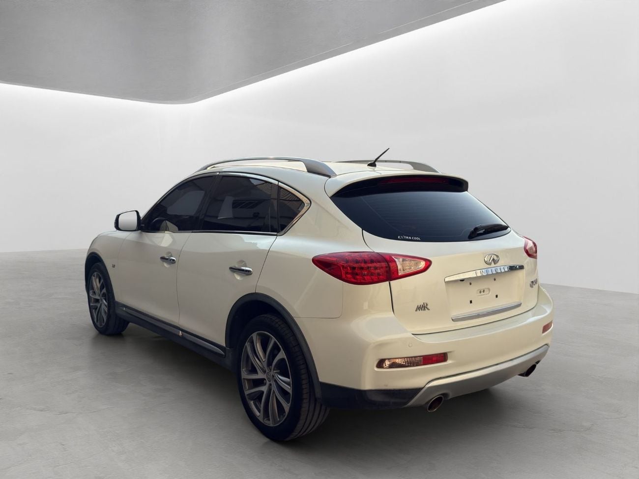 Infiniti QX50 PREMIUM 2018 Infiniti QX50 Premium | 3.7L V6 | GCC Specs | White / Brown