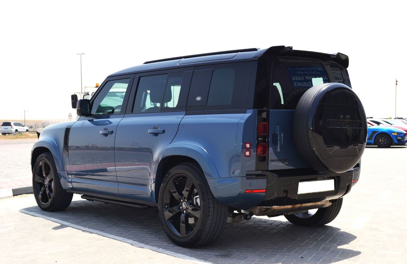 Land Rover Defender Defender 110 HSE P400 V6 2022 BRAND New car Under Warranty full option super clean car SPECS GCC