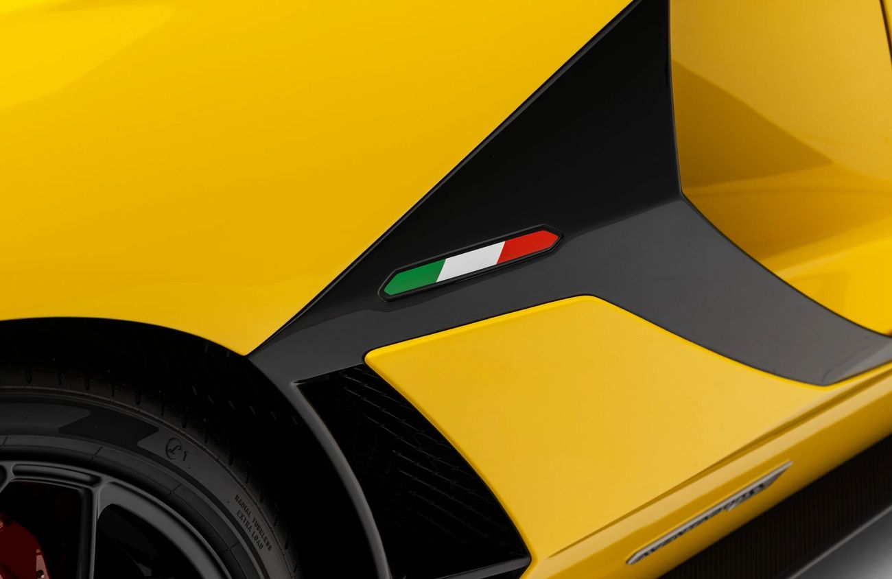 لامبورغيني أفينتادور 6.5L V12 Naturally Aspirated Engine