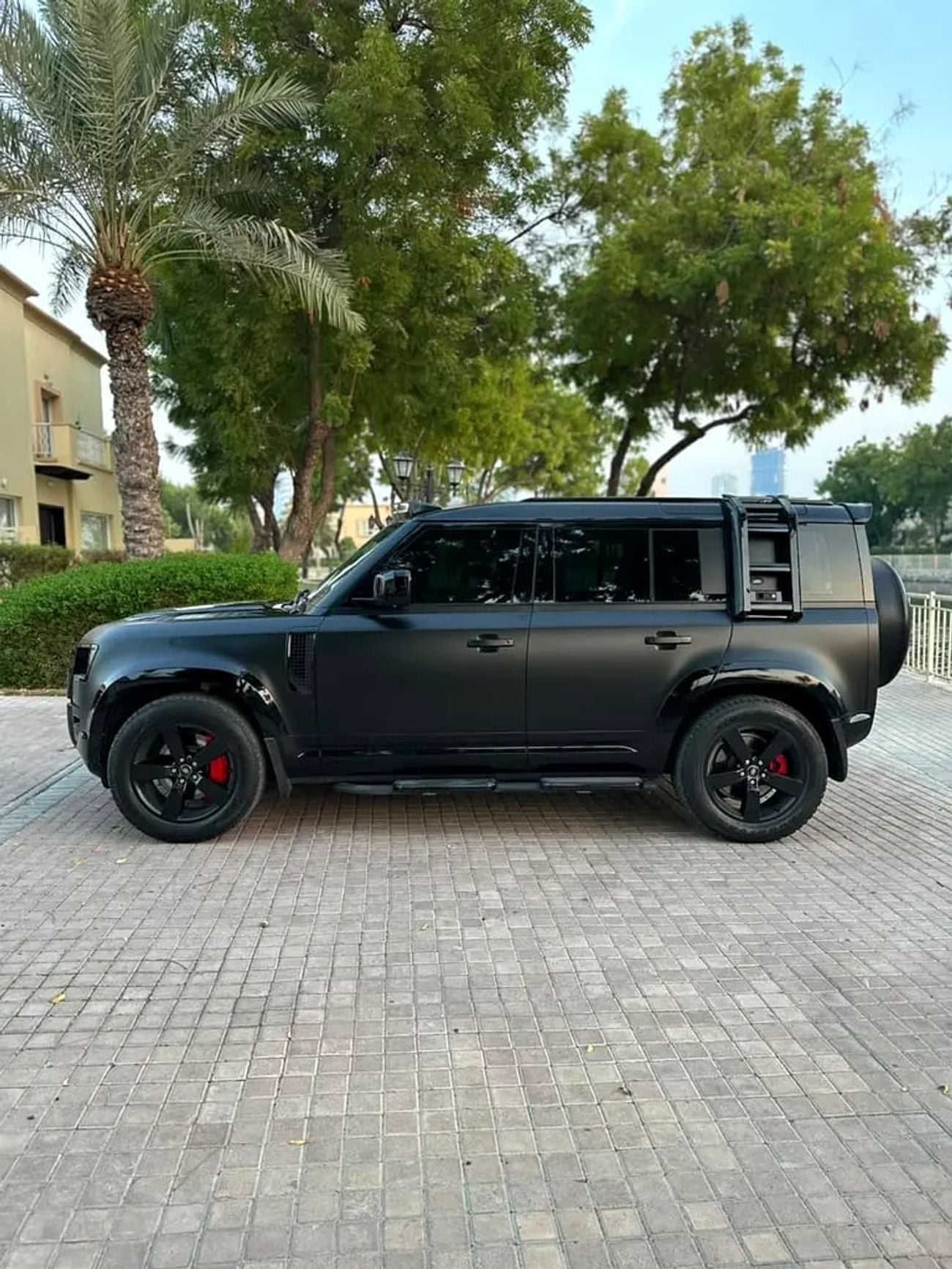 لاند روفر ديفندر 110 HSE P400, GCC Specs, Under Warranty