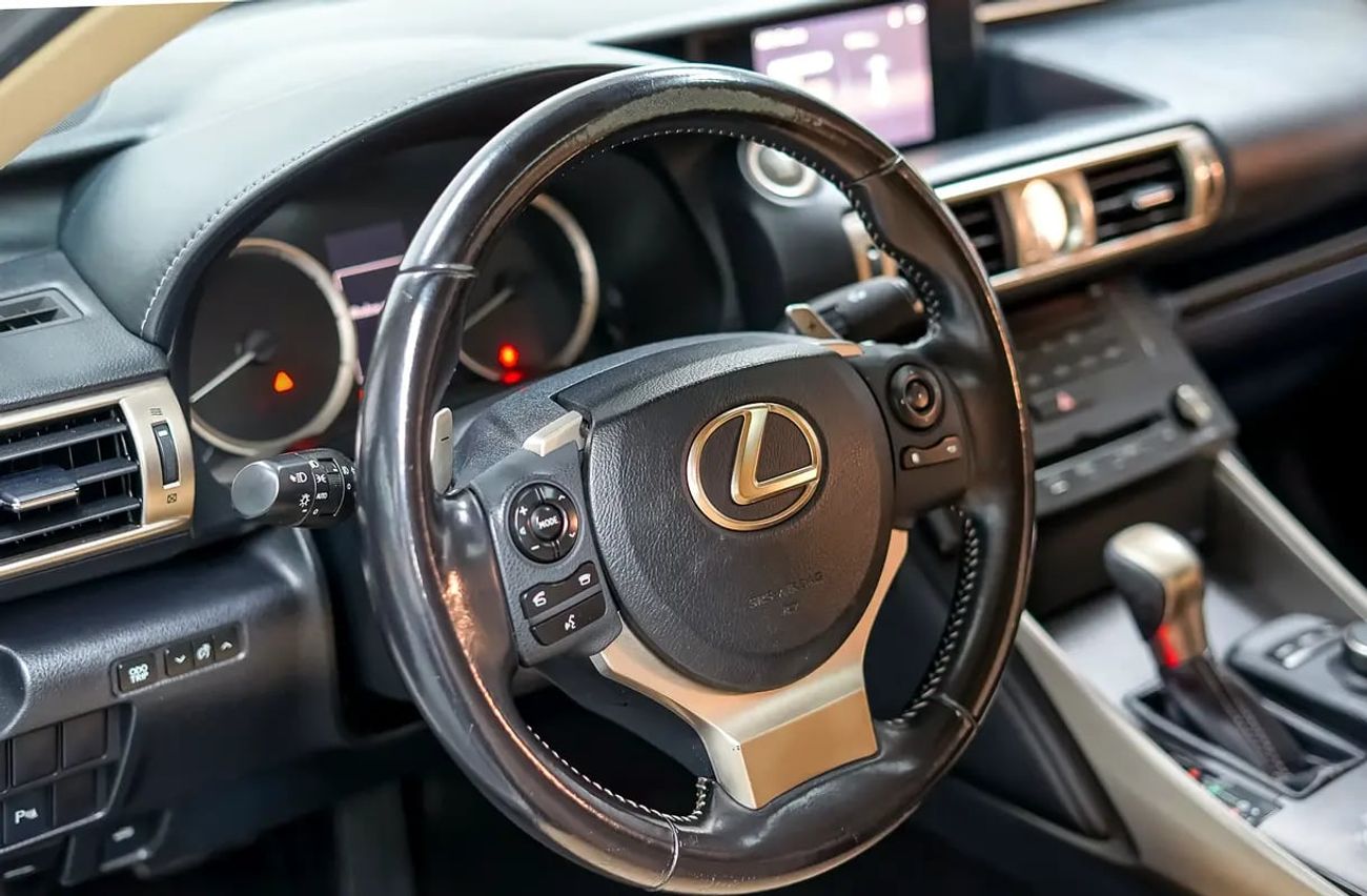 لكزس IS200t IS200T- GCC- Full-service history