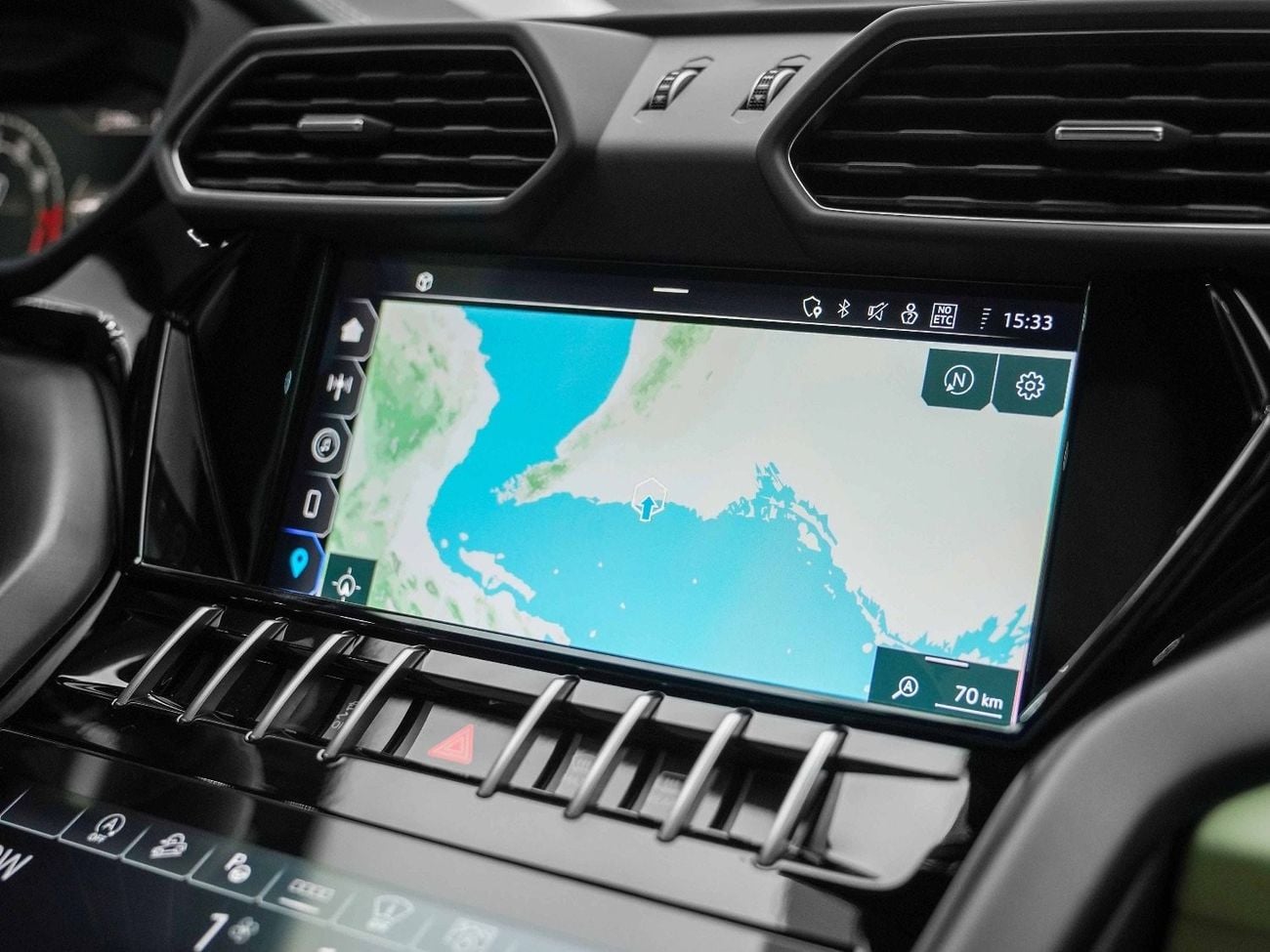 لامبورغيني اوروس UNDER 2 YEARS WARRANTY AND FREE SERVICE - URUS S - 2023 - ONLY 1,400 KM - GRIGIO TELESTO - LIKE NEW