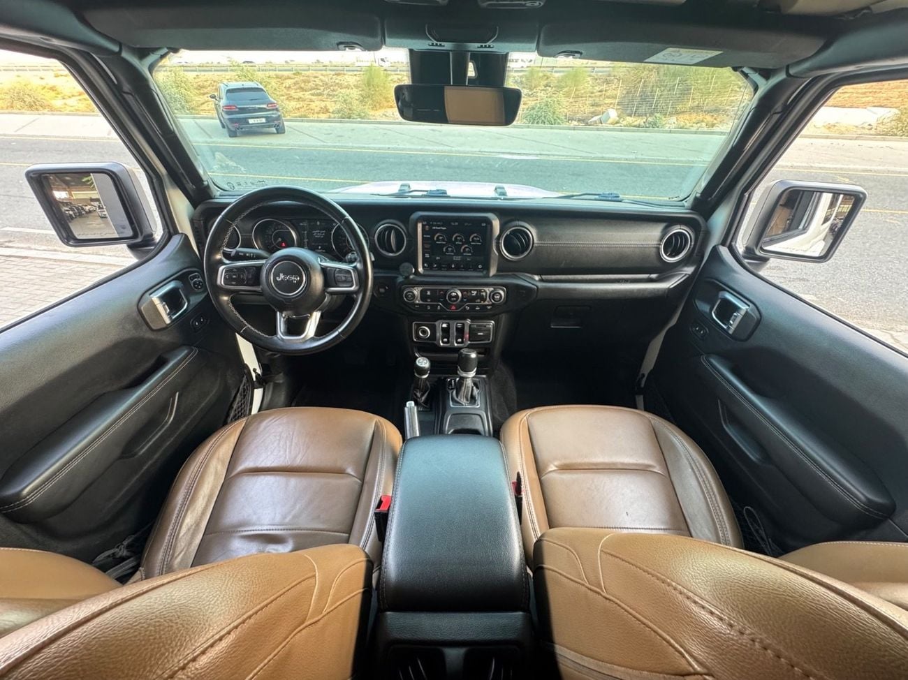 Jeep Wrangler SAHARA CITY SHARA V6 3.6L / BLIND SPOT / LEATHE / FULL SUSPENSION HORICON / 315 TIRES/ AND MORE..