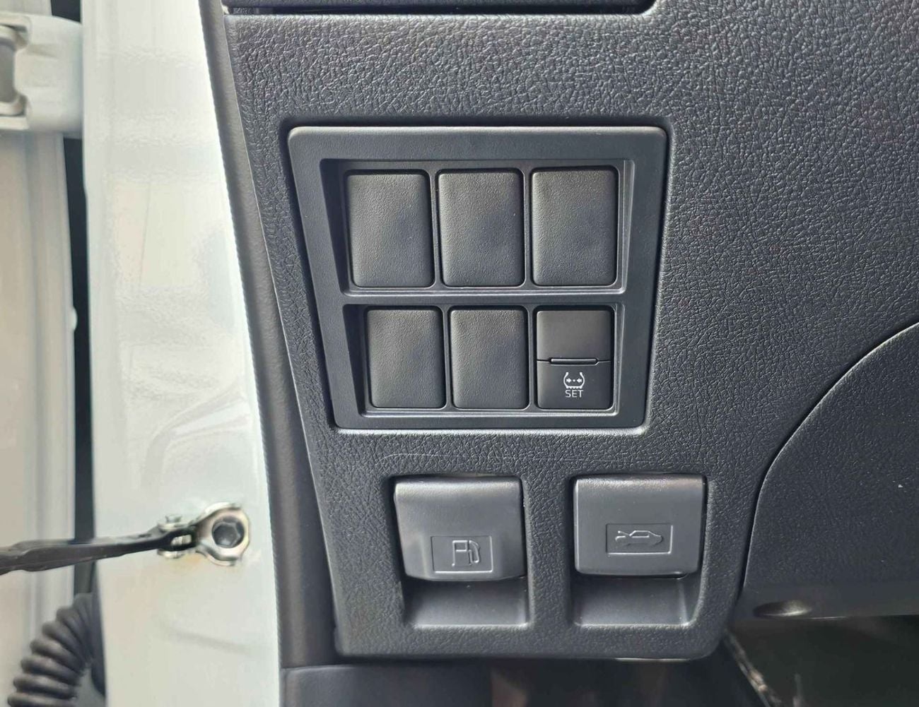 Toyota Hilux SINGLE CABIN TOYOTA HILUX S-CABIN || LONG BODY 5HOOKS | 3STR | AIR COMP CDP PETROL MT 2.7L V4 4WD (CODE#HPMSC1)