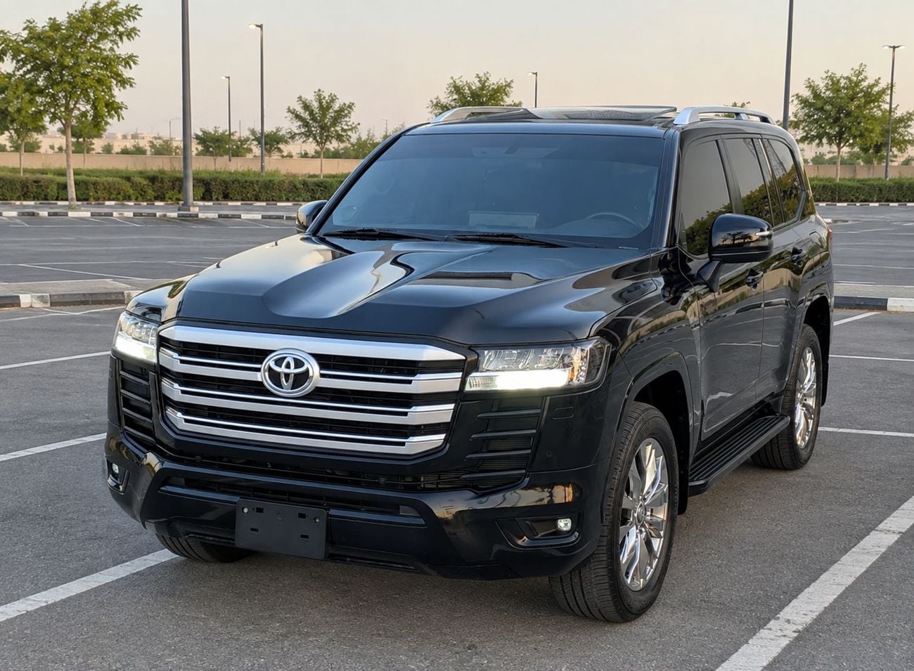 Toyota Land Cruiser VXR 2022MODEL 3.3L twin turbo v6 Diesel engine Colour Black Transmission Automatic Interior Black push s