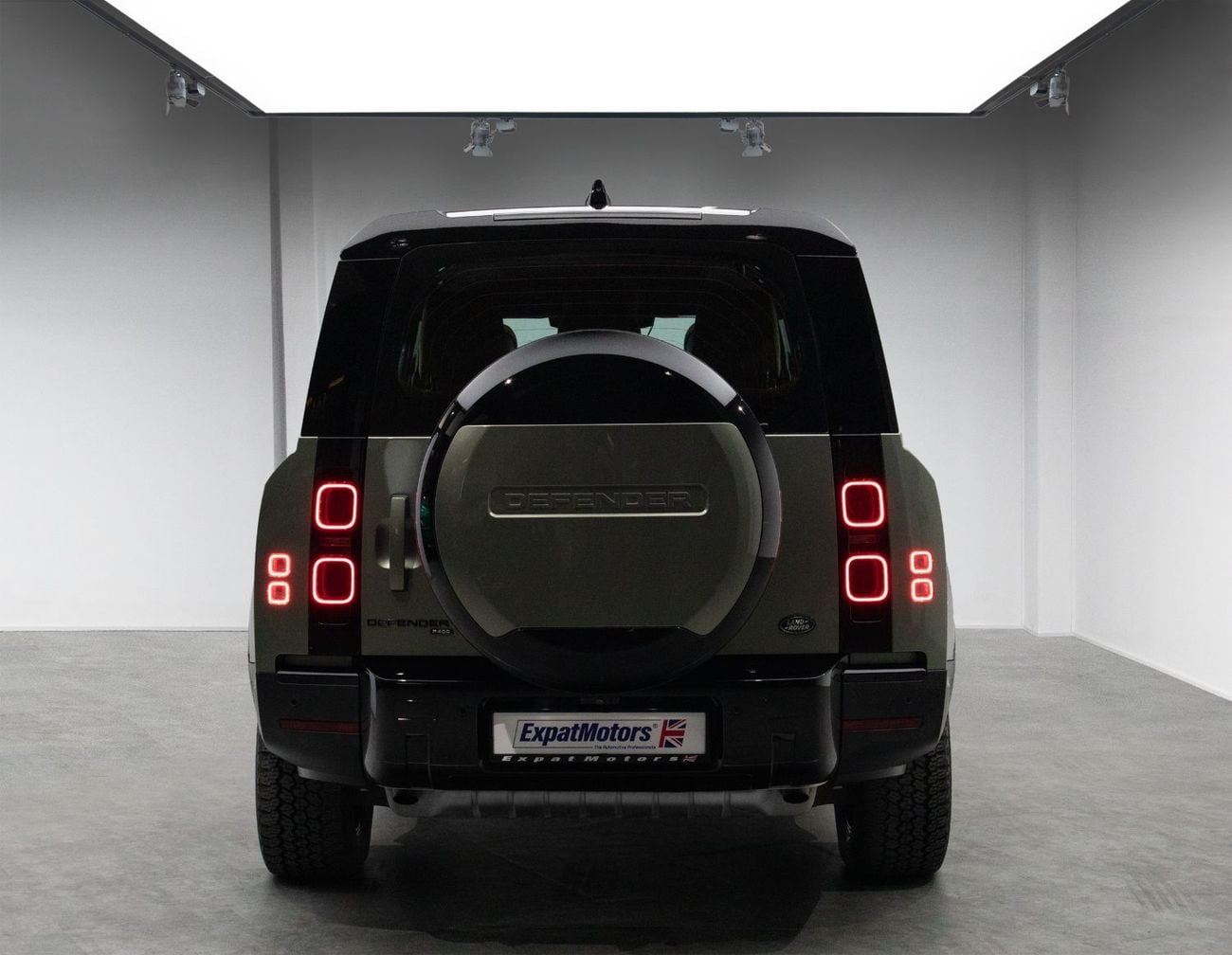 لاند روفر ديفندر 130 SE P400