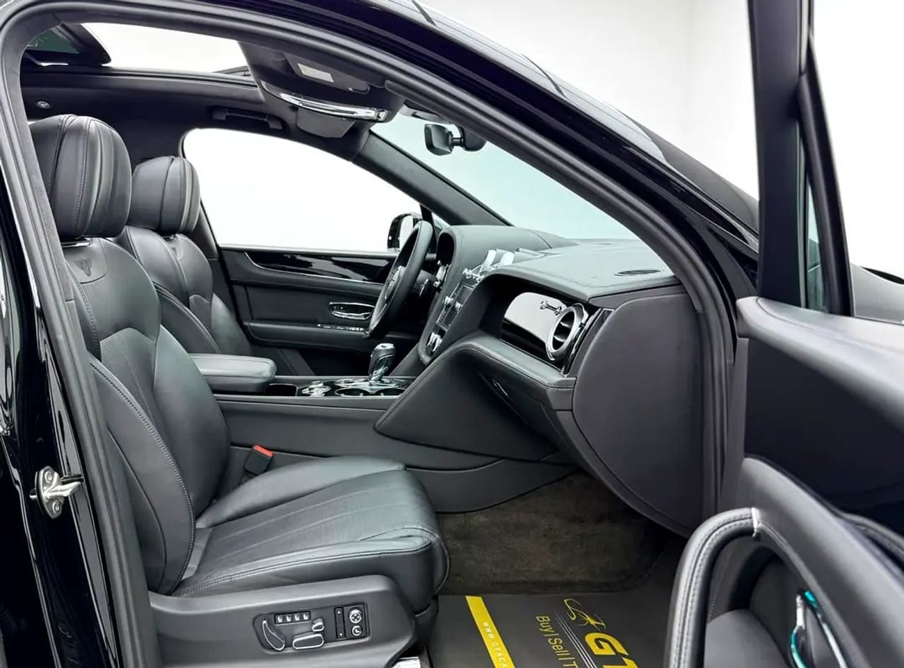 Bentley Bentayga V8, Full Service History, Fully Loaded, Excellent Condition, Japanese