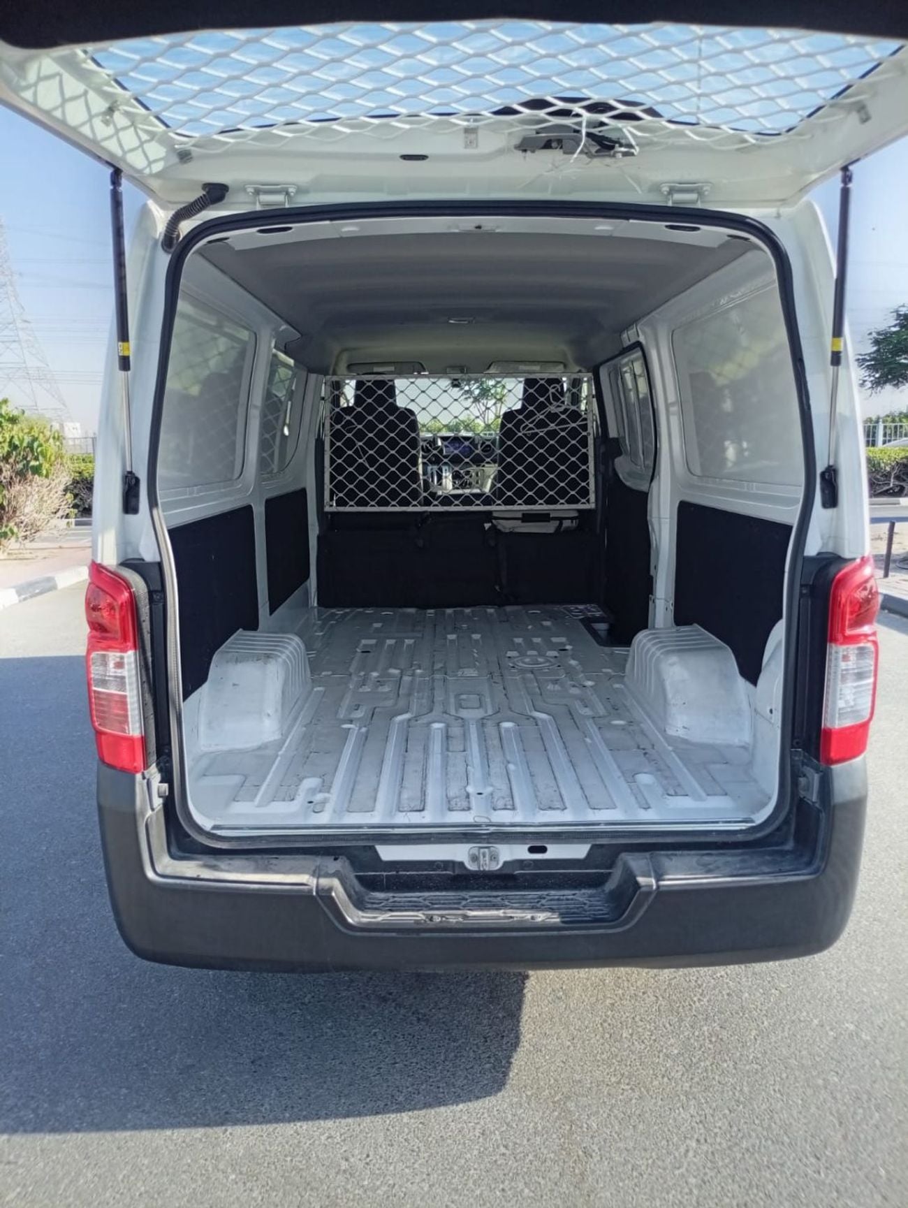 Nissan Urvan STANDARD