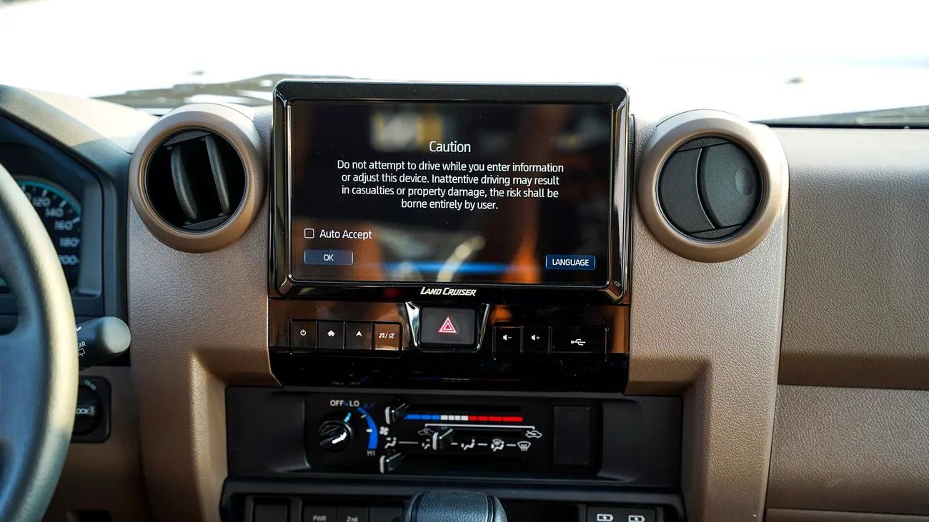 Toyota Land Cruiser 70 LC76 LX 4.0L A/T GCC Specs SAUDI