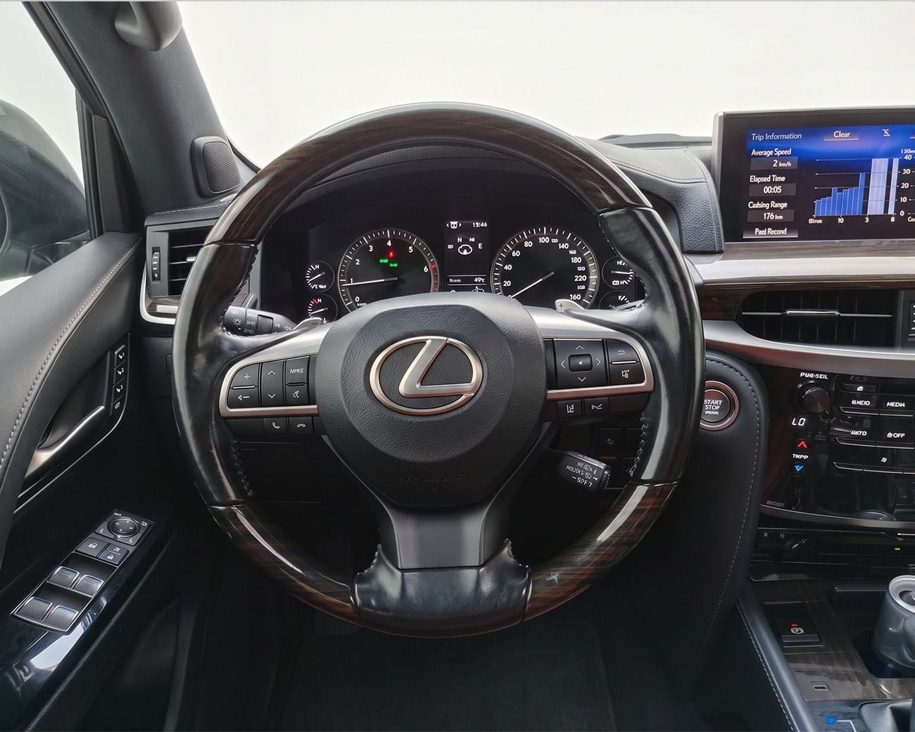Lexus LX570 PLATINUM l V8 l AED 4,700 / Monthly