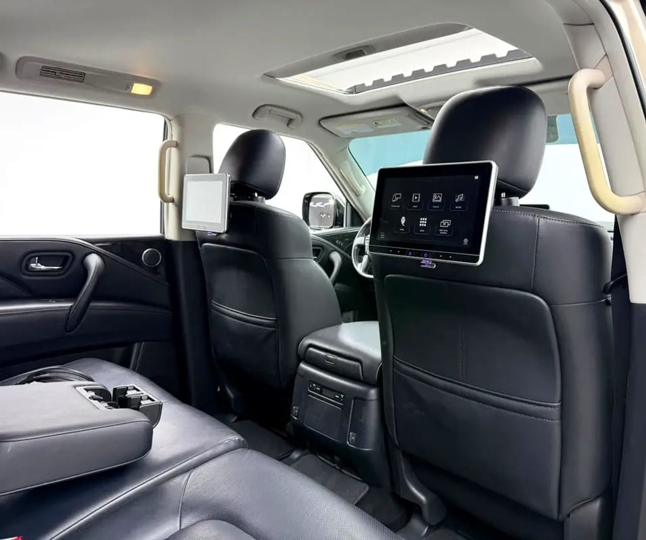 Infiniti QX80 LUXE, Warranty, Full Service History, 7 Seater, GCC