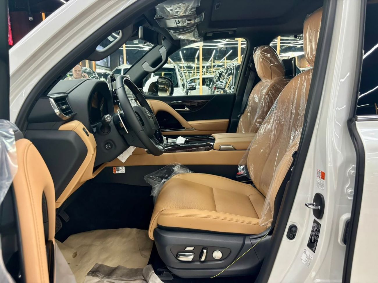 لكزس LX 700h SIGNATURE