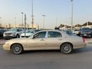 Lincoln Town Car SIGNATURE Accept a special price for a top-of-the-line model in excellent condition.