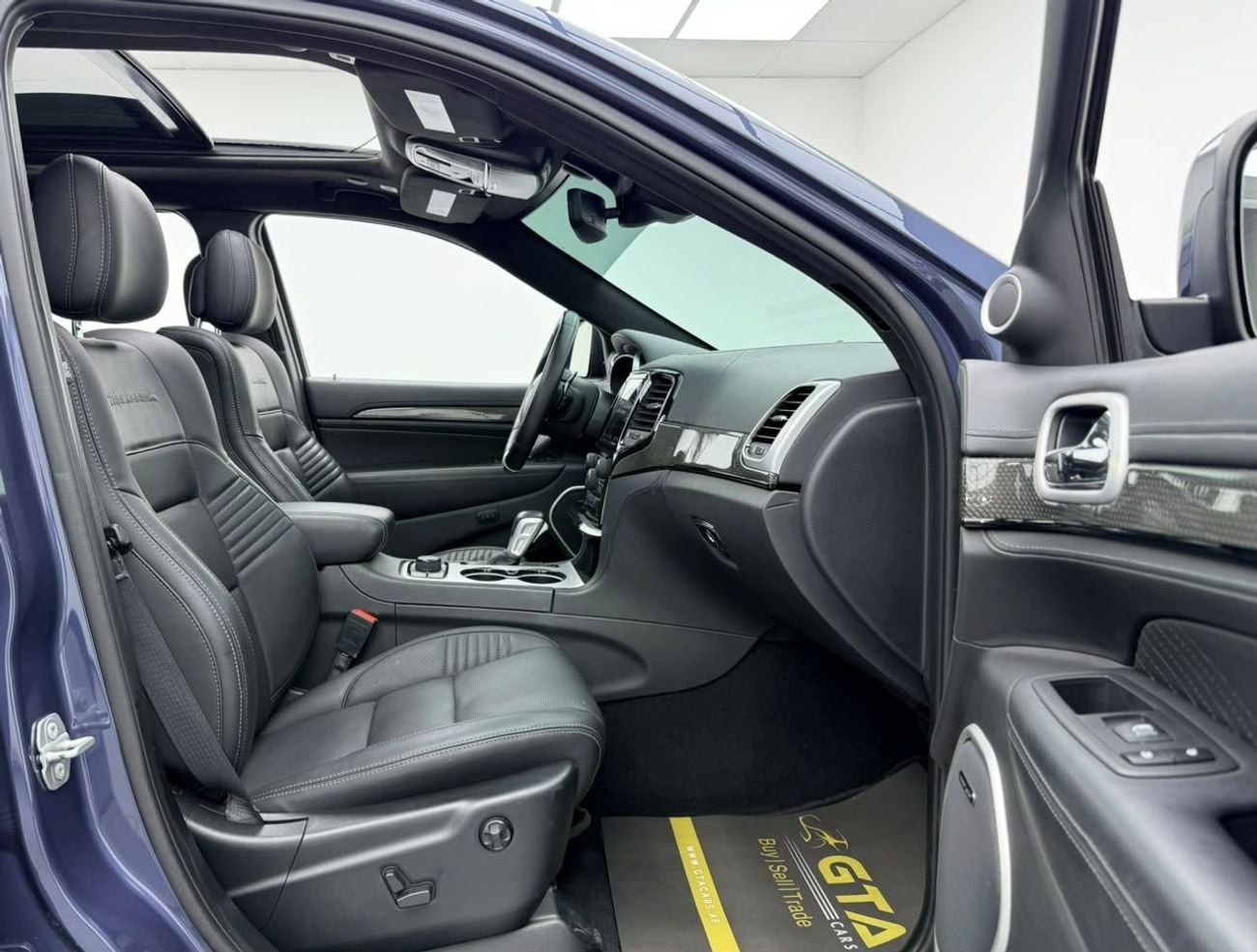 جيب جراند شيروكي TRACKHAWK جيب جراند شيروكي تراك هوك 2021، معدلة بالكامل، داخلية من ألياف الكربون، كاملة المواصفات، أمريكية الص