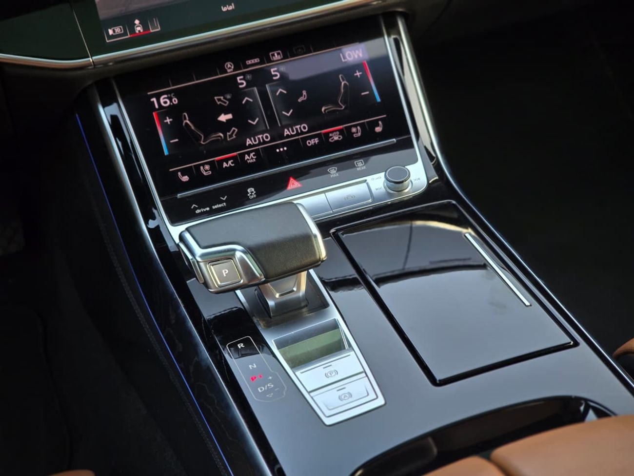 أودي A8 55 TFSI أودي A8 موديل 2025 خليجية // طلاء أصلي // خالية من الحوادث // حالة ممتازة