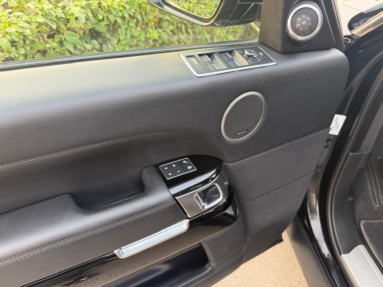 Land Rover Range Rover HSE Land Rover Range Rover HSE 2016 GCC Specs Full Service History 2 Keys First Owner One Year Warranty