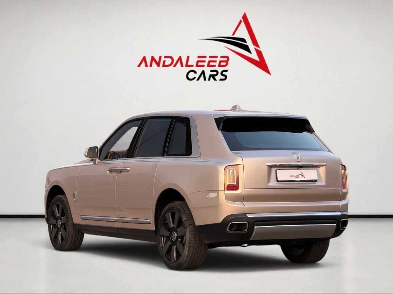Rolls Royce Cullinan STANDARD ROLLS-ROYCE CULLINAN SILVER BADGE | GCC | ORIGINAL PAINT | AGMC SERVICE CONTRACT