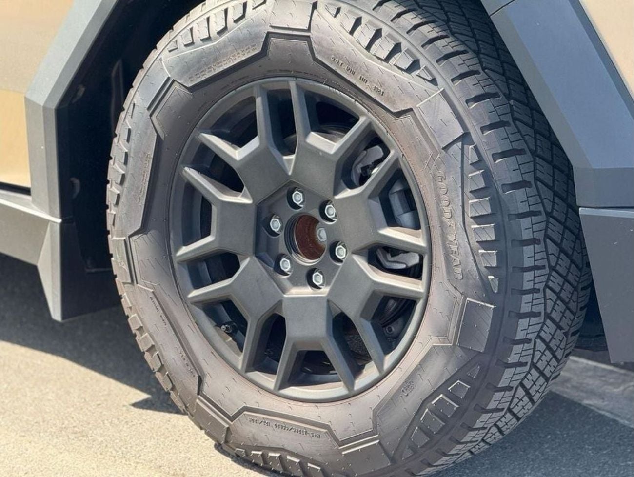 تسلا سايبرتراك فاونديشن سيريز AWD AMERICAN SPEC NEAT AND CLEAN
