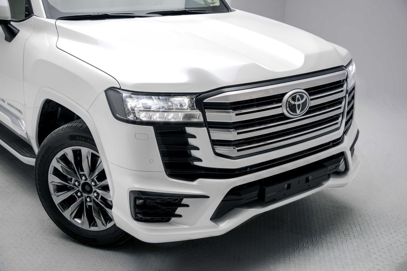تويوتا لاند كروزر GXR LC300 3.5L - White Pearl Inside Beige | Export Only