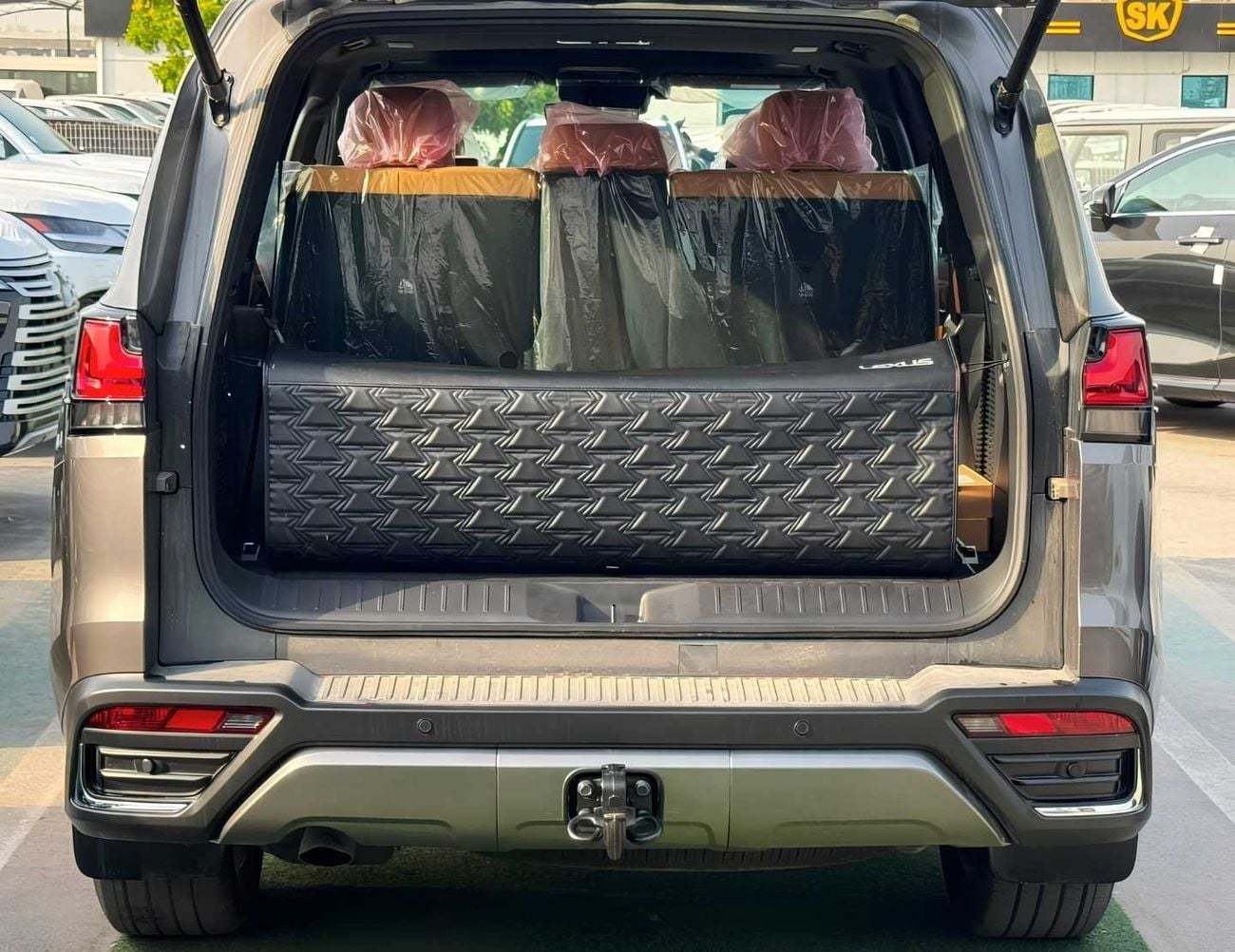 Lexus LX600 SIGNATURE TURBO SPORT || 3.5L PETROL V6 | RADAR | REAR ENTERTAINMENT SCREEN | LETAHER / SUNROOF (CODE # L6TSO)