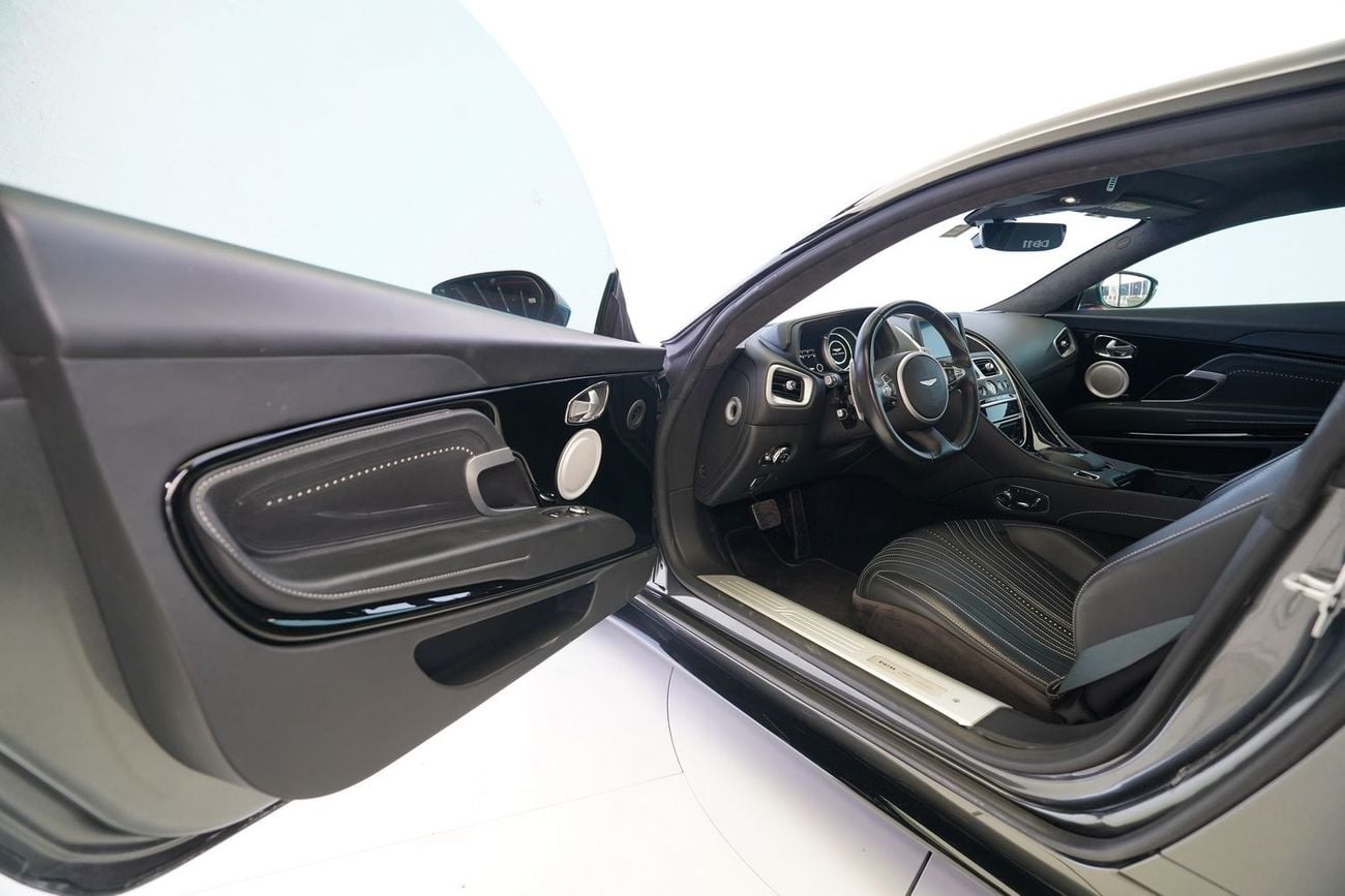 أستون مارتن DB11 ستاندارد STD