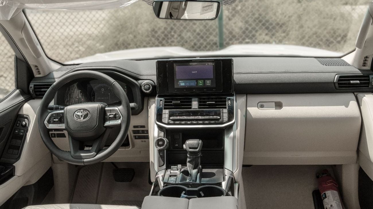 Toyota Land Cruiser GXR 2026 Toyota Land Cruiser GXR 3.3L AT Diesel (White-Beige)