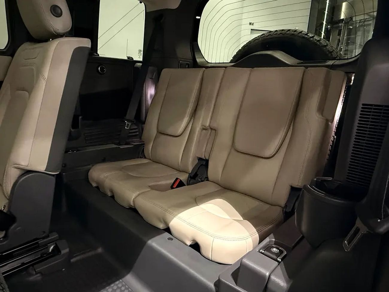 Land Rover Defender 110 SE P300 GCC Specs