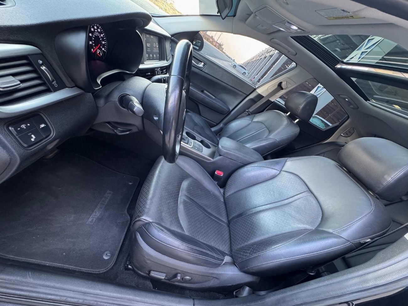 Kia Optima EX V4 2.5L / PANORAMIC SUNROOF / LEATHER / BLIND SPOTS / ROAD ASSIST / RIMS / IN PERFECT CONDITION..
