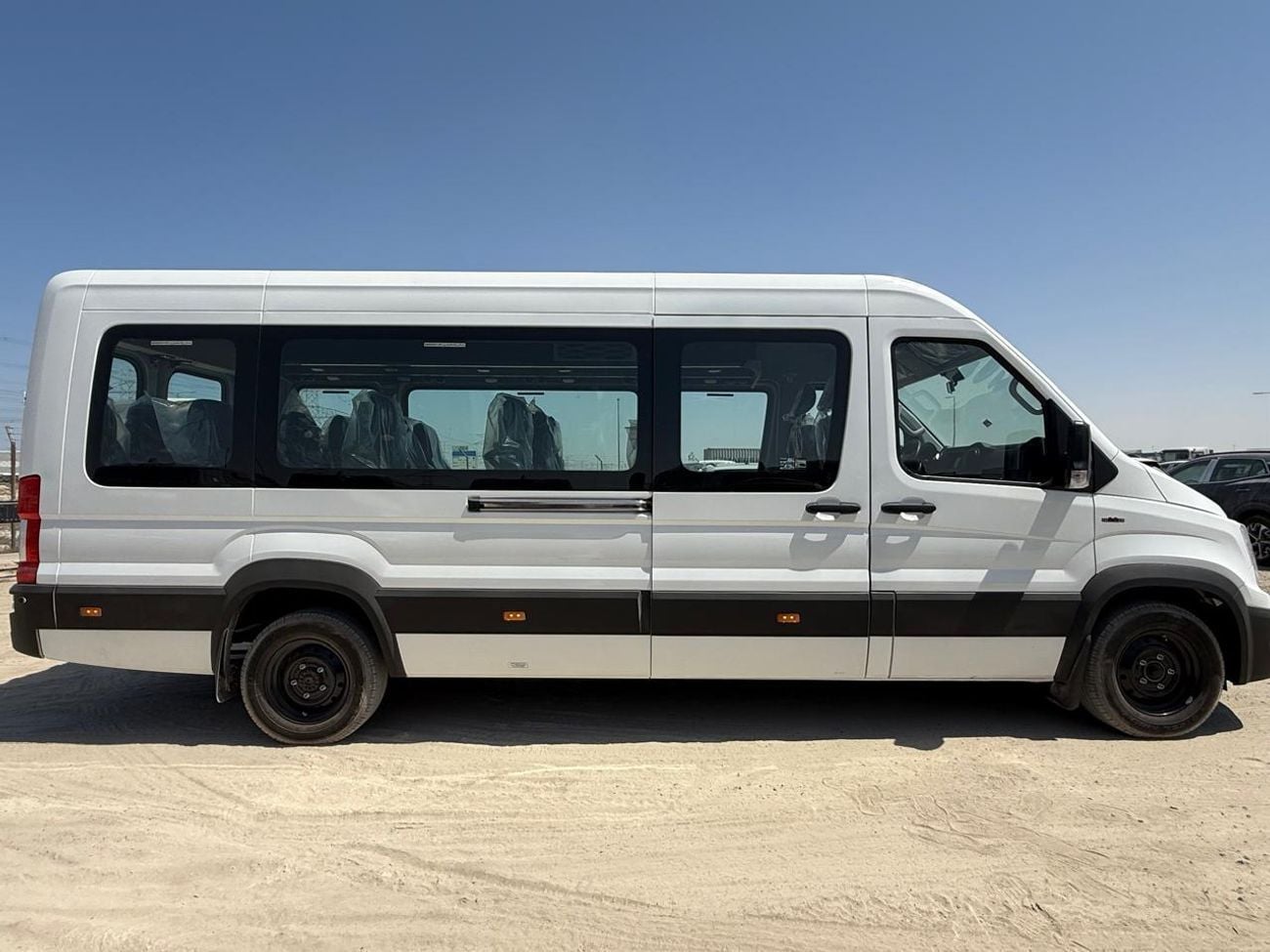 Force Urbania DX NEED A RELIABLE PASSENGER VAN FOR YOUR BUSINESS? Introducing the Force Urbania 13-Seater