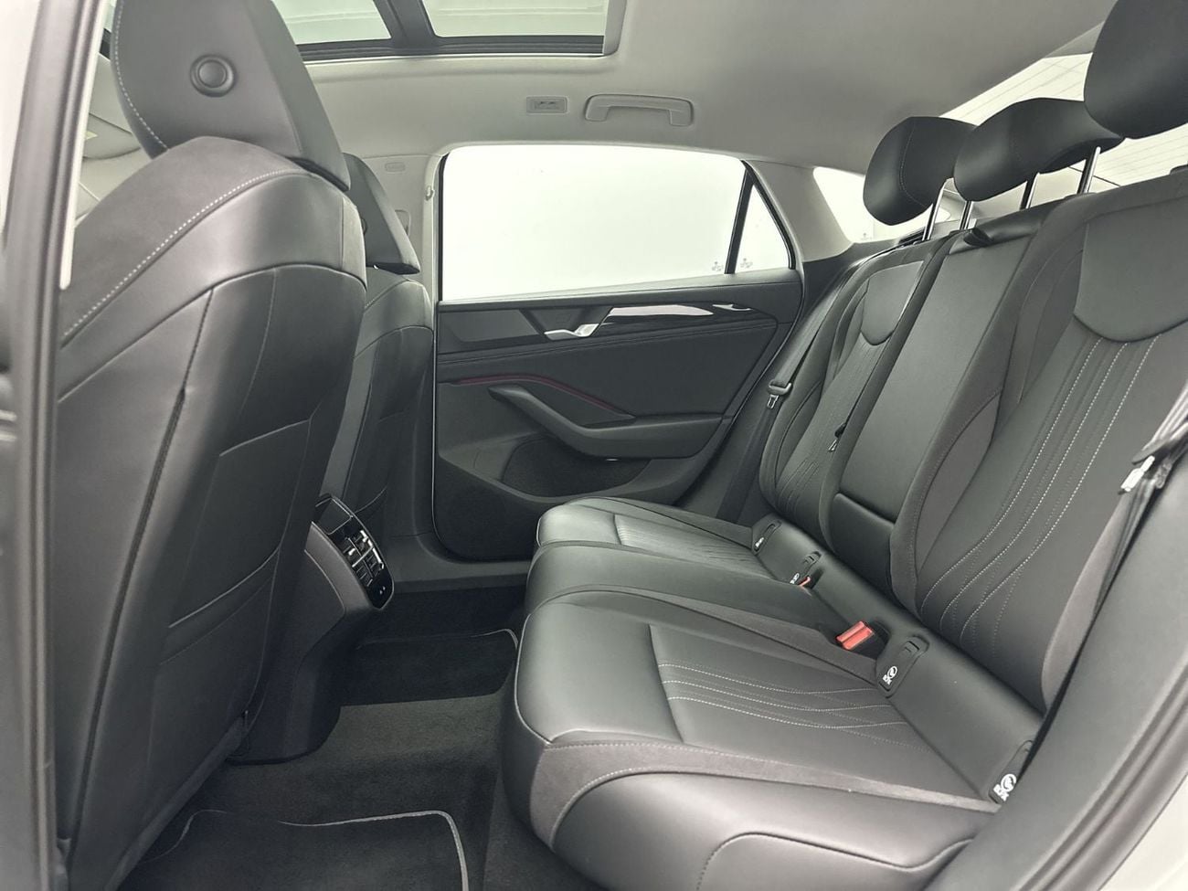 Volkswagen Passat HIGHLINE Passat B-Line Comfortline 1.5L | Ex-Demo | Full Safety Package | ACC | Keyless Entry | LED Headlight