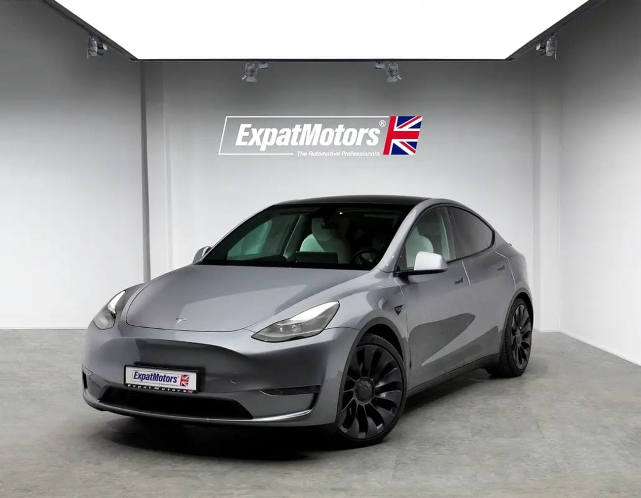 Tesla Model Y PERFORMANCE Dual Motor AWD • Warranty • GCC Spec