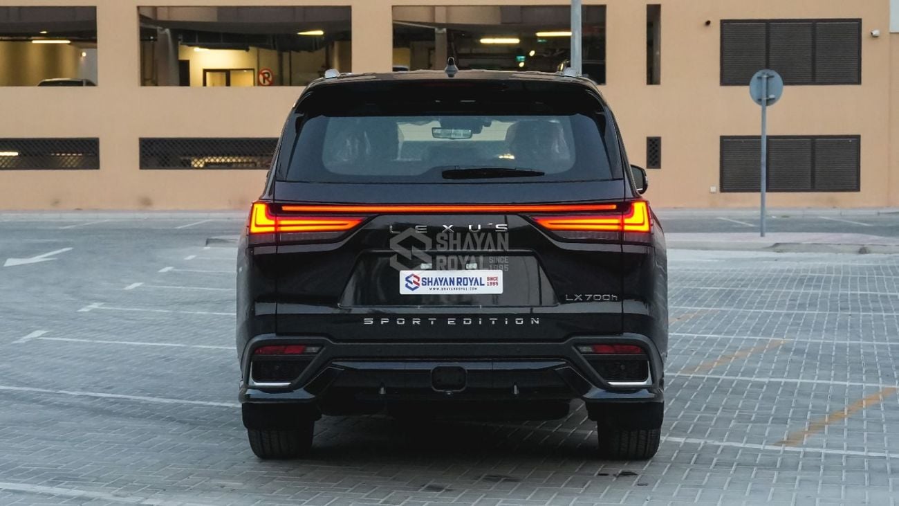 لكزس LX 700h F SPORT محرك هجين سعة 3.5 لتر، محرك V6 مزدوج، 5 مقاعد، نظام صوتي مارك ليفينسون 25، نظام ركن آلي، دفع رباعي أ