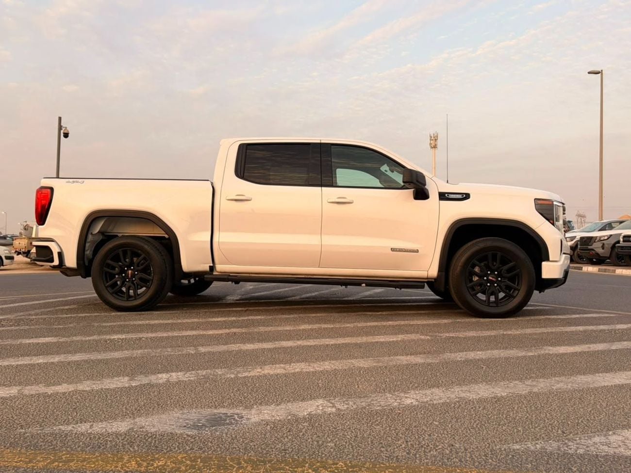 جي أم سي سييرا GMC Sierra 1500 Elevation 2.7l A/T TurboMax 310 Hp White Color 2025 Model 310 Hp