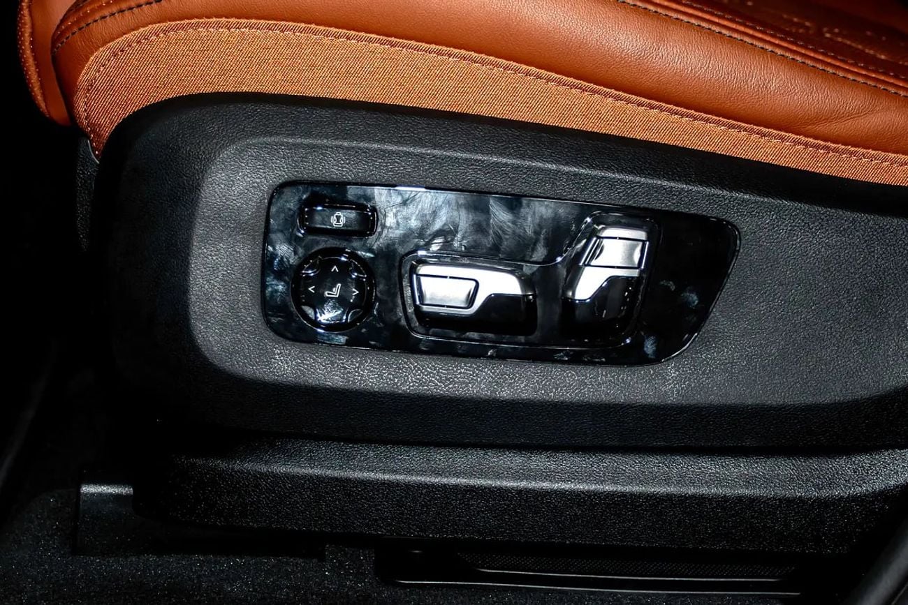 BMW X7 xDrive40i Luxury M Sport Package 7 Seats