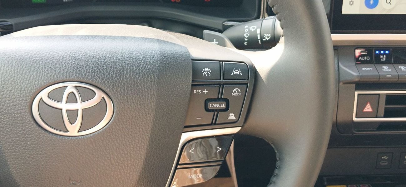 Toyota Camry LUMIERE HEV 2.5L Hybrid 2026YM