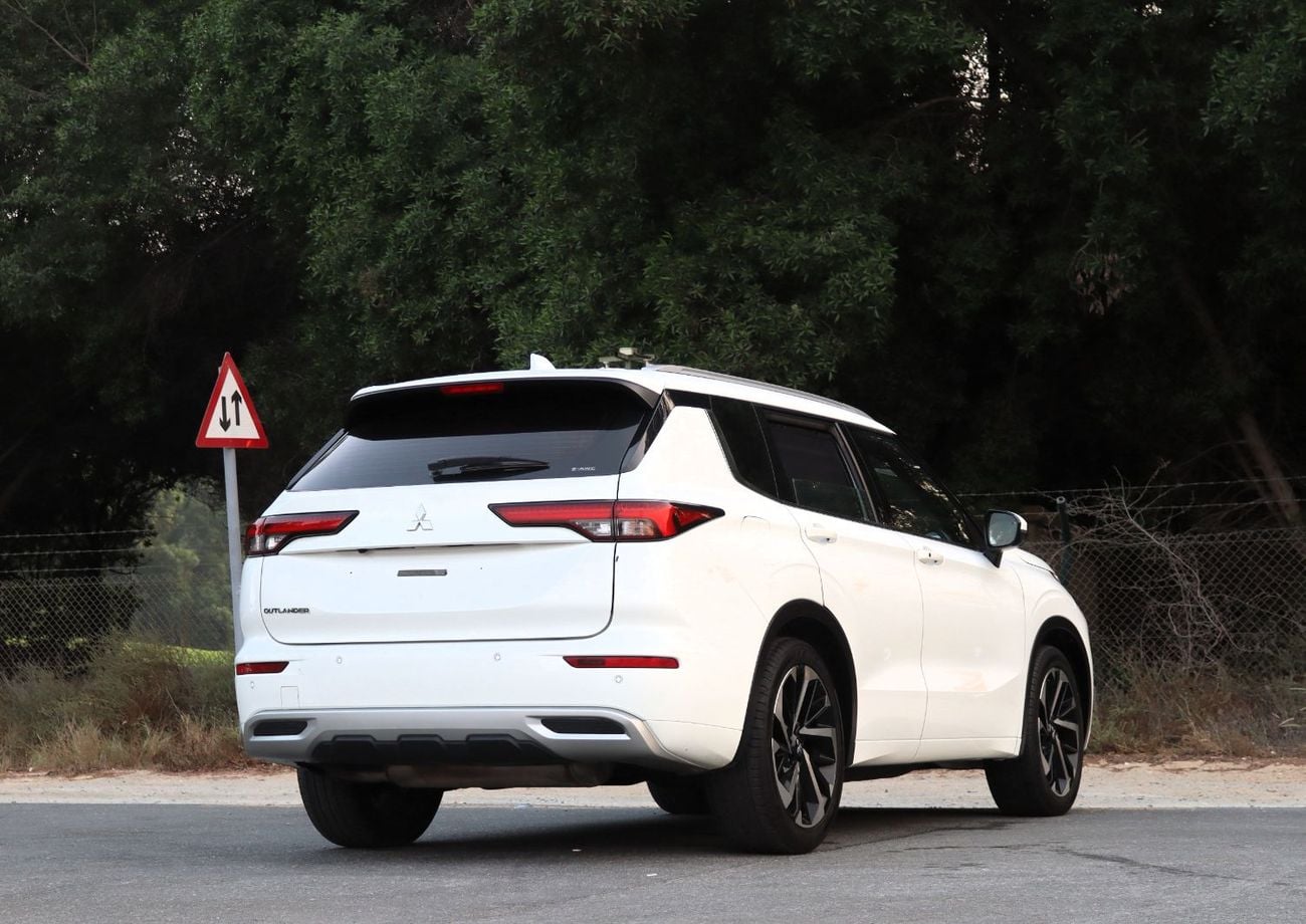 Mitsubishi Outlander PREMIUM ACCIDENTS FREE - GCC - P LINE - ORIGINAL PAINT - PERFECT CONDITION INSIDE OUT - 2 KEYS
