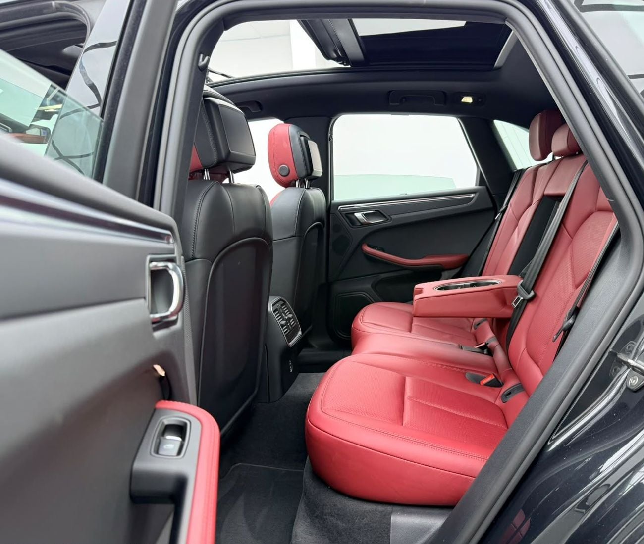 Porsche Macan STANDARD 2022 Porsche Macan, 2027 Porsche Warranty, Full Porsche Service History, Fully Loaded, GCC