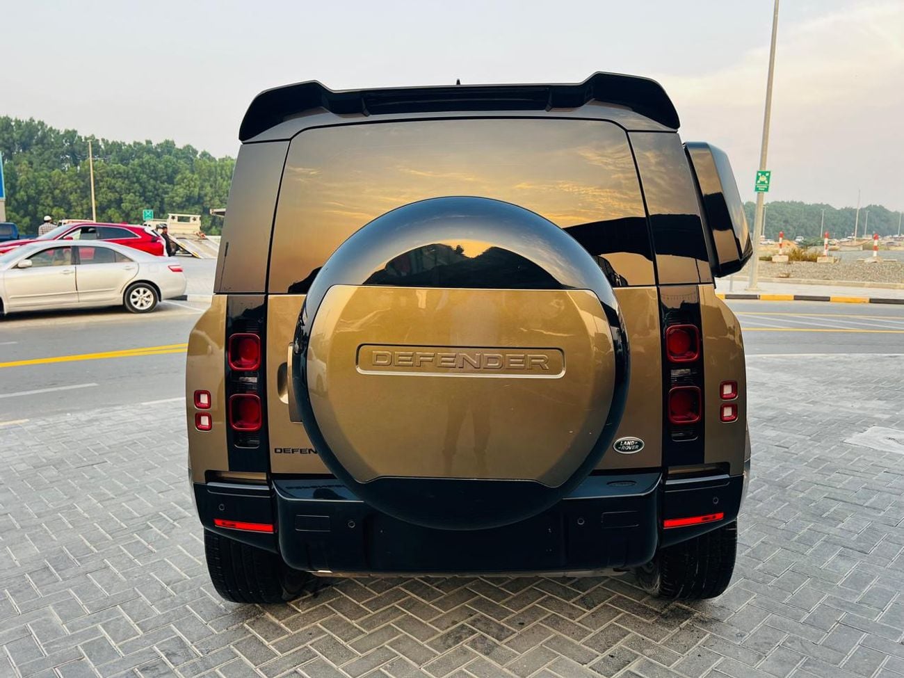 لاند روفر ديفندر 110 HSE P400