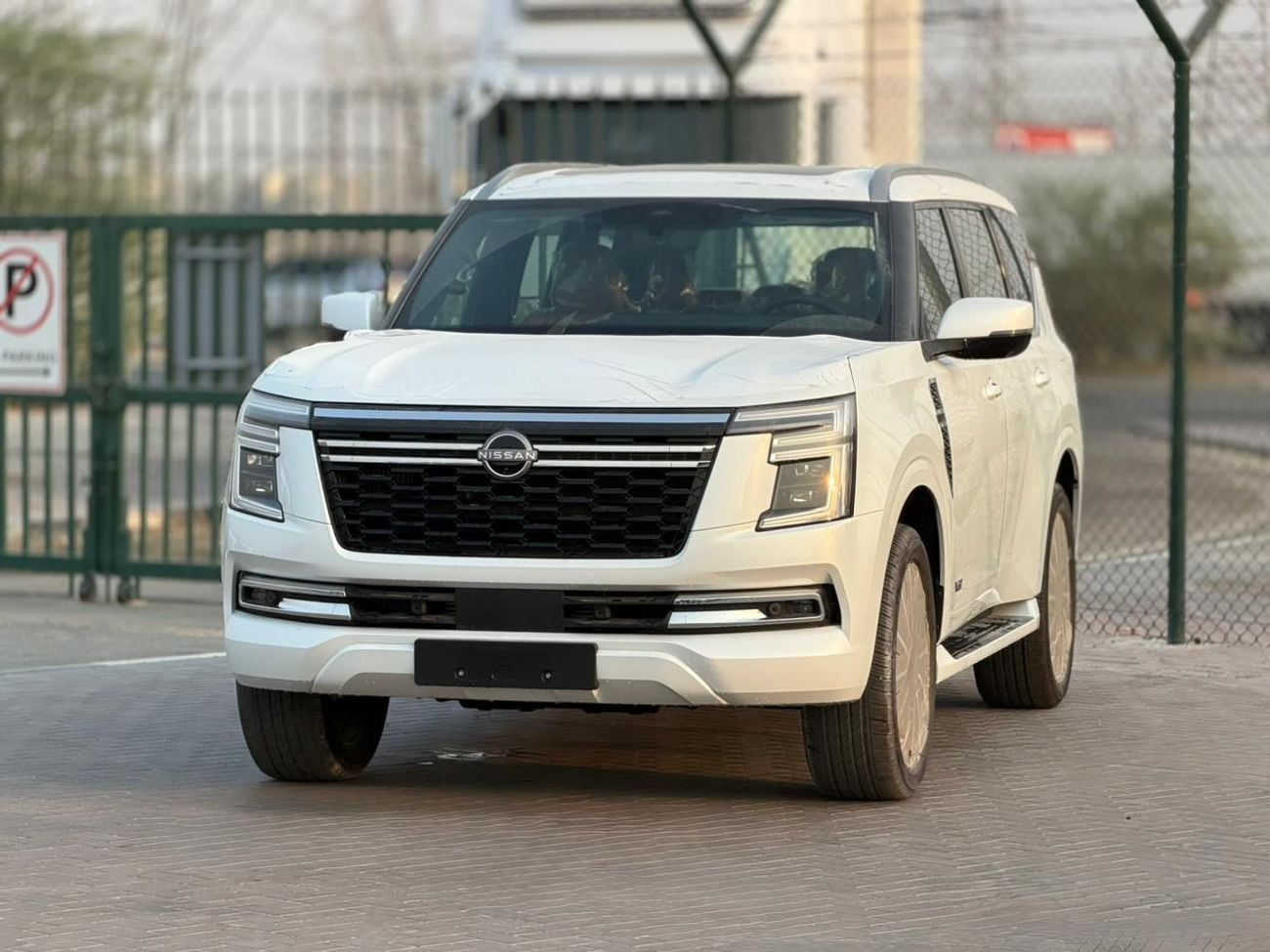 نيسان باترول LE PLATINUM CITY سعر تصدير سيارة TT سعة 3.5 لتر موديل 2026 هو 355,000 درهم إماراتي