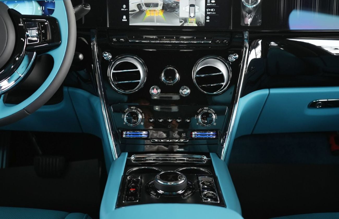 Rolls Royce Cullinan SILVER BADGE