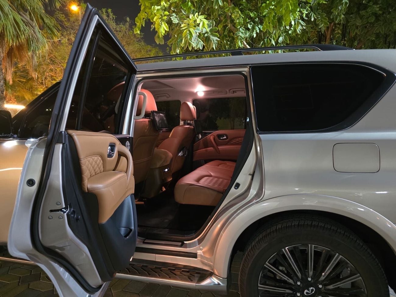 إنفينيتي QX80 LUXE SENSORY PROACTIVE