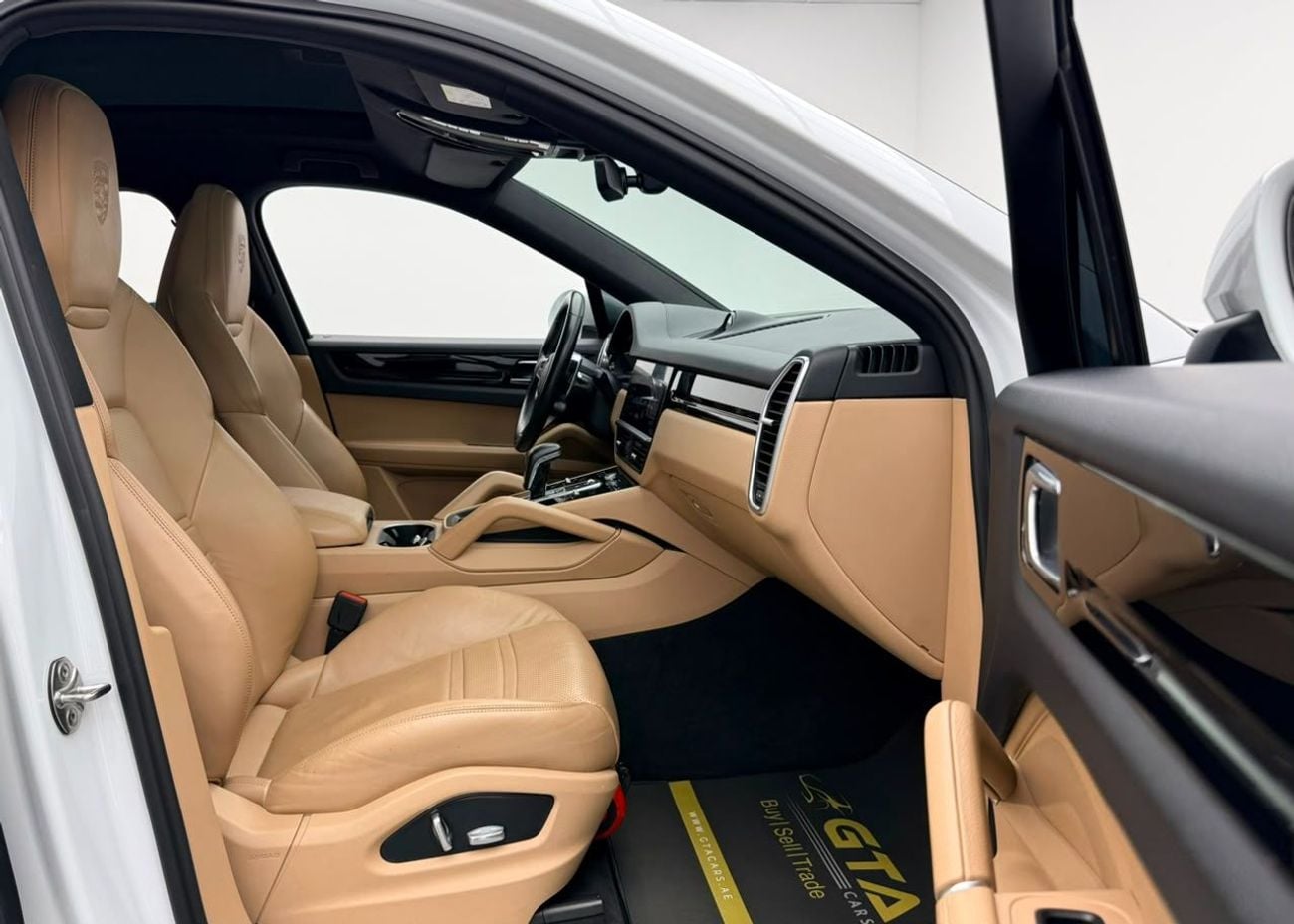 Porsche Cayenne STANDARD 2020 Porsche Cayenne Coupe, Warranty, Full Porsche Service History, GCC Specs
